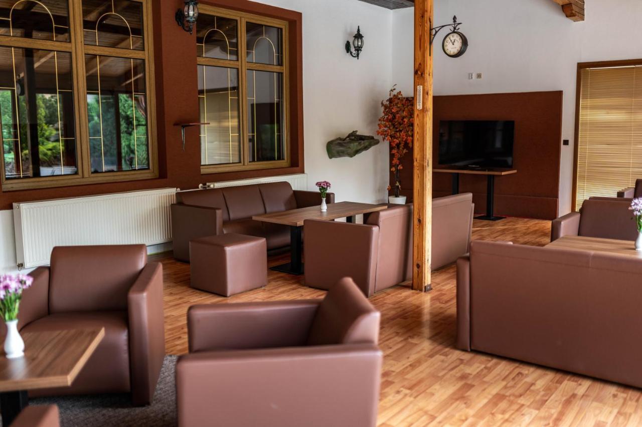 Hotel Dávid Velke Bosany Buitenkant foto