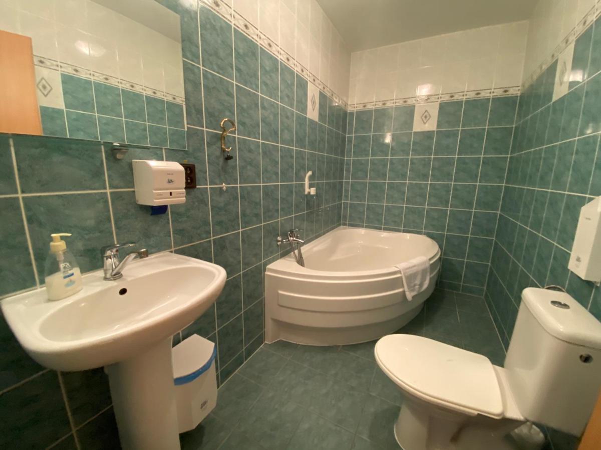 Hotel Dávid Velke Bosany Buitenkant foto