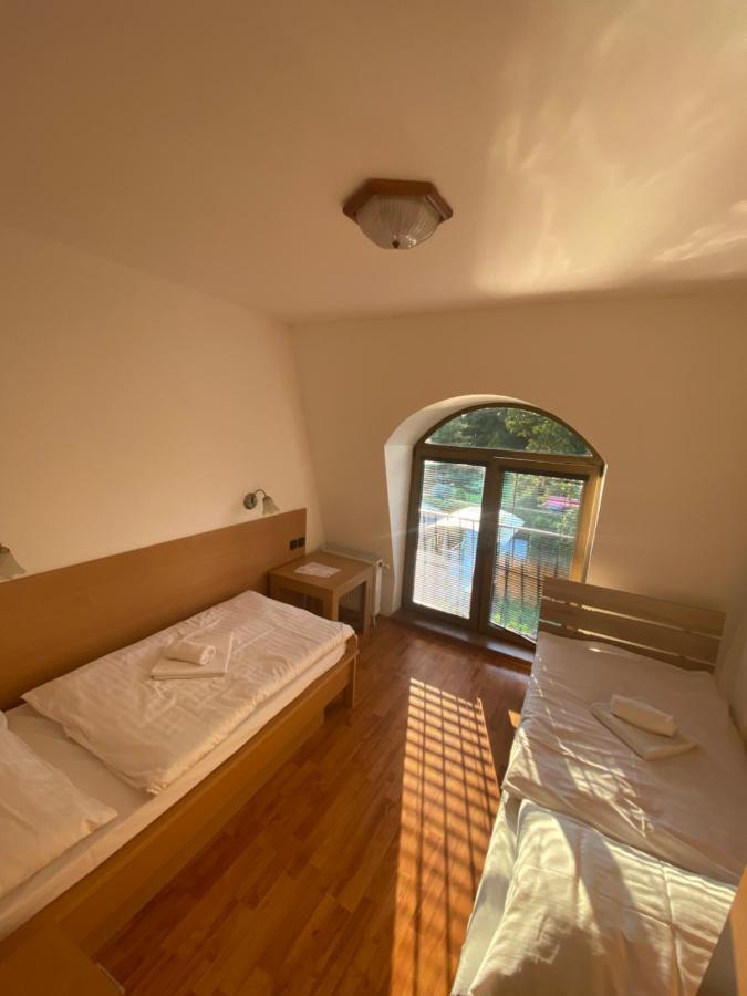 Hotel Dávid Velke Bosany Buitenkant foto