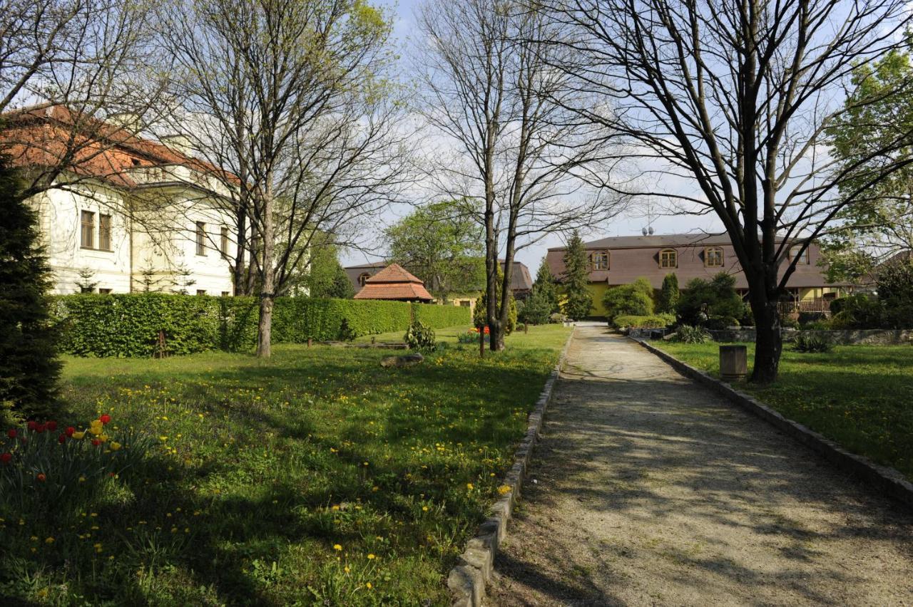 Hotel Dávid Velke Bosany Buitenkant foto