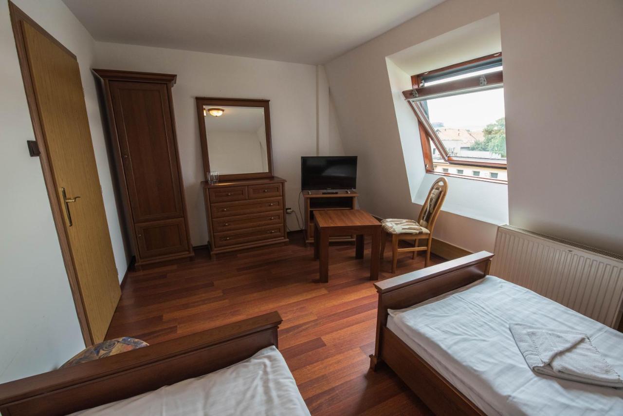 Hotel Dávid Velke Bosany Buitenkant foto