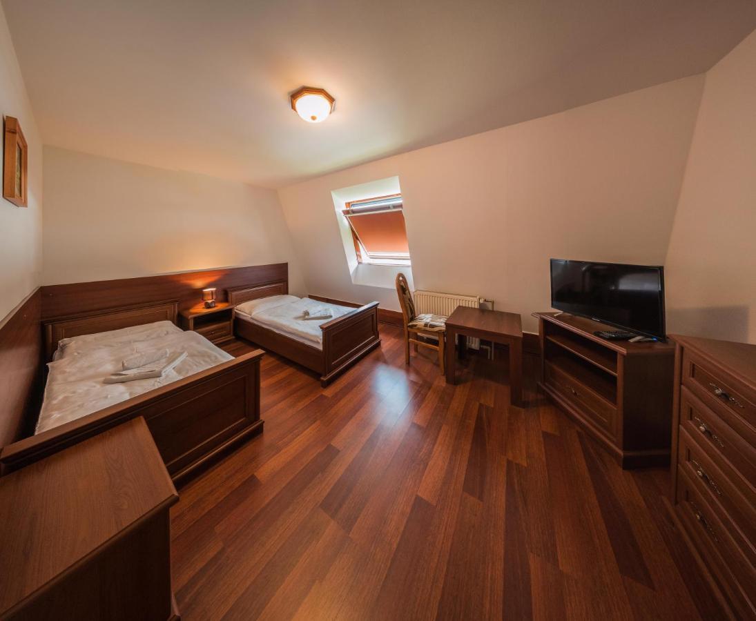 Hotel Dávid Velke Bosany Buitenkant foto