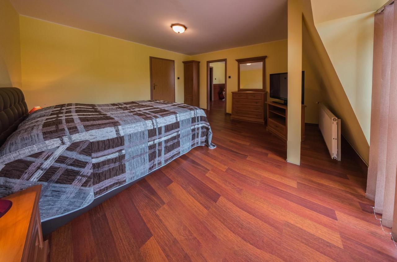 Hotel Dávid Velke Bosany Buitenkant foto